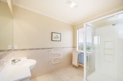 Photo of property in 144 Pacific Drive, Fitzherbert, Palmerston North, 4410