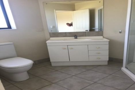 Photo of property in 24 Woodcroft Way, Pukekohe, 2120