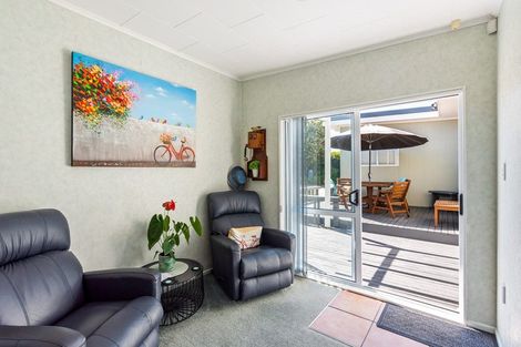Photo of property in 5 Eruini Street, Waikanae Beach, Waikanae, 5036