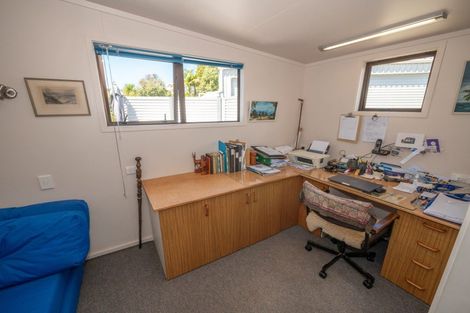 Photo of property in 39 Seaview Road, Cable Bay, 0420