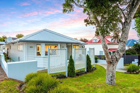 Photo of property in 171 Edmonton Road, Te Atatu South, Auckland, 0610