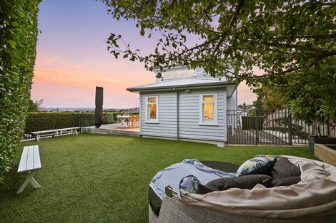 Photo of property in 24 Judkins Crescent, Cockle Bay, Auckland, 2014