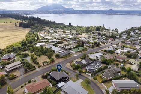 Photo of property in 2 Cherry Lane, Acacia Bay, Taupo, 3330