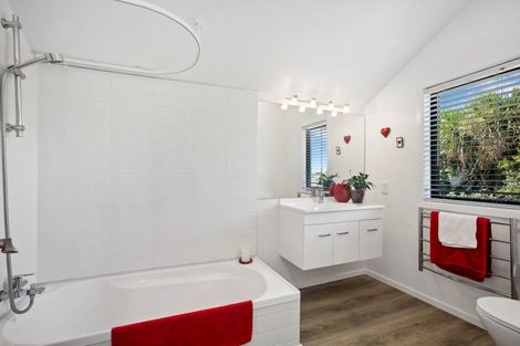 Photo of property in 2/58 Drake Street, Howick, Auckland, 2014