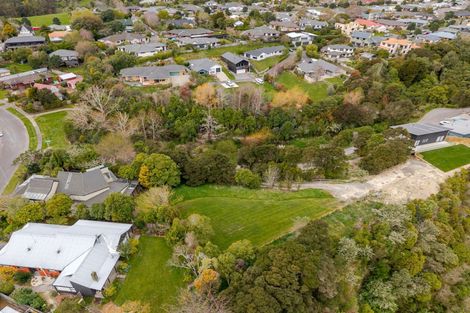 Photo of property in 2 Three Paddock Lane, Fitzherbert, Palmerston North, 4410