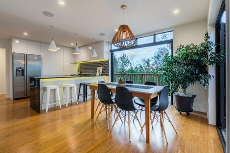 Photo of property in 410a Scenic Drive, Waiatarua, Auckland, 0612