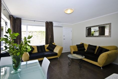 Photo of property in 2/5 Huapai Street, Onehunga, Auckland, 1061