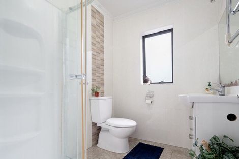 Photo of property in 1 Mana Lane, Pinehill, Auckland, 0632