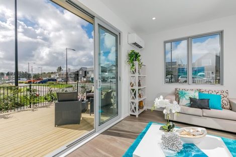 Photo of property in 42 Schoolside Road, Kumeu, 0810