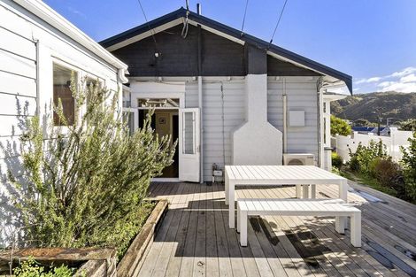 Photo of property in 10 Brighton Street, Island Bay, Wellington, 6023