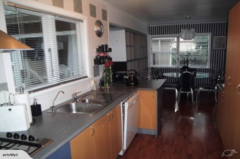 Photo of property in 2 Taupo Street, Green Bay, Auckland, 0604