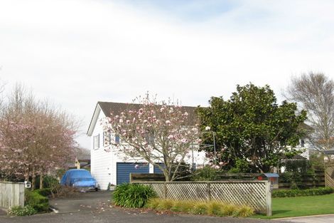 Photo of property in 3d Kinross Drive, Merrilands, New Plymouth, 4312