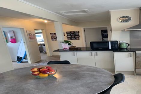 Photo of property in 79 Awaroa Road, Sunnyvale, Auckland, 0612