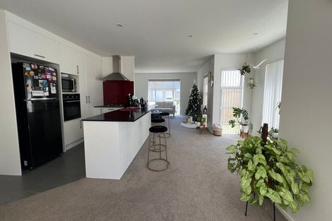 Photo of property in 10 Aeronautic Road, Takanini, 2112