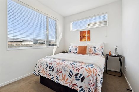 Photo of property in 4 Swamp Kauri Grove, Papakura, 2110