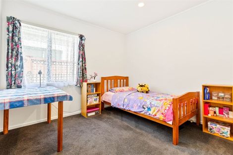 Photo of property in 22 Albizia Avenue, Henderson, Auckland, 0612
