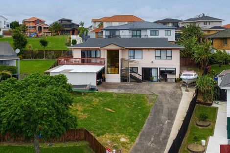 Photo of property in 11 Melia Grove, Goodwood Heights, Auckland, 2105