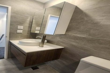 Photo of property in 2/19 Roberts Road, Glenfield, Auckland, 0629