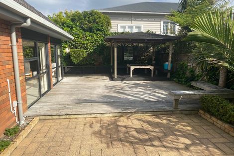 Photo of property in 2/2 Dallinghoe Crescent, Milford, Auckland, 0620
