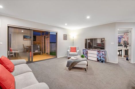 Photo of property in 14 Kingfisher Road, Silverdale, 0932