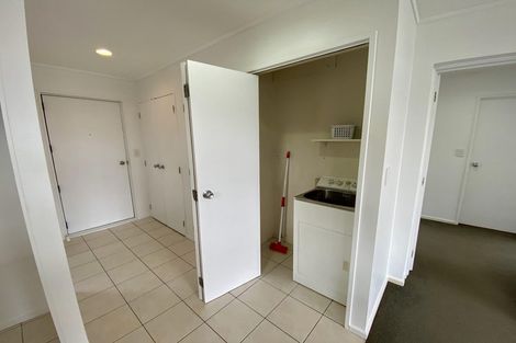 Photo of property in 1a/20 Ian Marwick Place, Birkenhead, Auckland, 0626