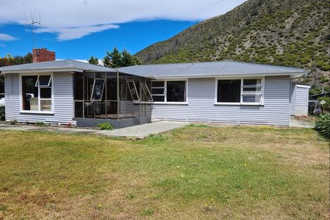 Photo of property in 79 Bledisloe Street, Kurow, 9435
