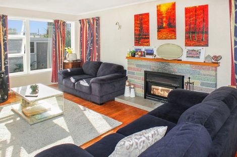 Photo of property in 3 Mark Perreau Place, Foxton, 4814