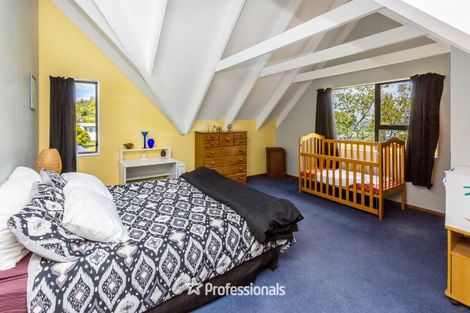 Photo of property in 2 Fenchurch Grove, Stokes Valley, Lower Hutt, 5019