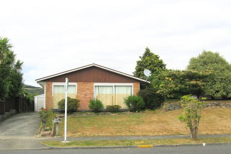 Photo of property in 22 Brightwater Crescent, Totara Park, Upper Hutt, 5018