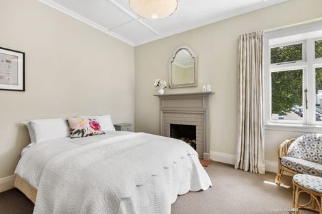 Photo of property in 17 Aorangi Terrace, Thorndon, Wellington, 6011