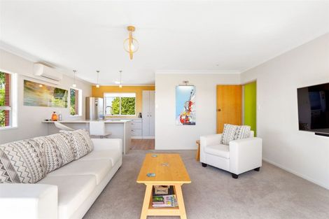 Photo of property in 2/4 Evelyn Place, Hillcrest, Auckland, 0627