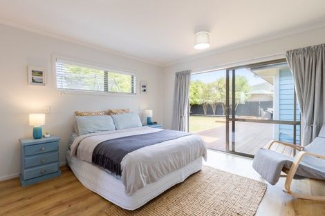Photo of property in 7 Simpson Crescent, Raumati Beach, Paraparaumu, 5032