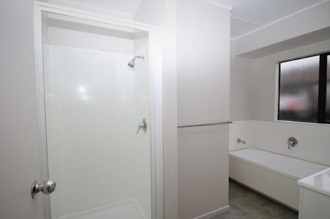 Photo of property in 2/32 Limond Street, Randwick Park, Auckland, 2105