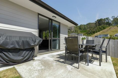 Photo of property in 8 Hull Place, Whitby, Porirua, 5024