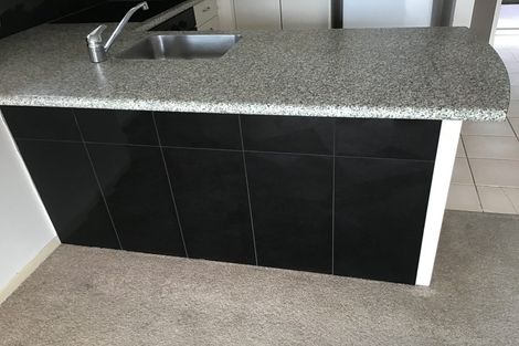 Photo of property in 1d/20 Ian Marwick Place, Birkenhead, Auckland, 0626