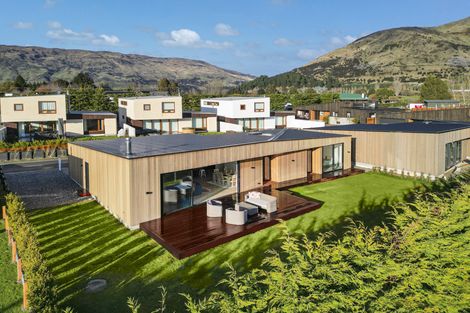 Photo of property in 13 Fern Burn Close, Wanaka, 9305