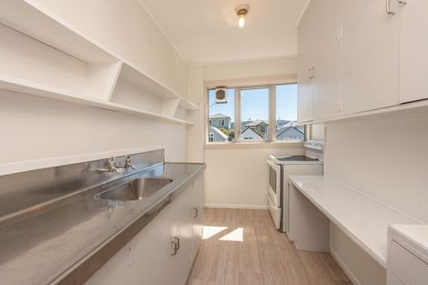 Photo of property in Victoria Court, 11/4 Queen Street, Mount Victoria, Wellington, 6011