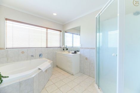 Photo of property in 28 Santa Ana Drive, Dannemora, Auckland, 2016