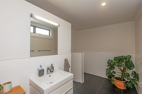 Photo of property in 11 Shamrock Street, Takaro, Palmerston North, 4412