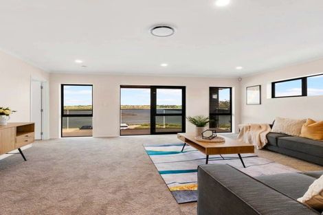 Photo of property in 18 Evergreen Parade, Rosehill, Papakura, 2113