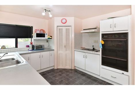 Photo of property in 27 Maygrove Drive, Orewa, 0931