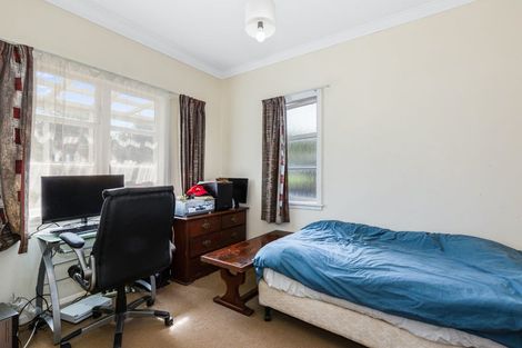 Photo of property in 4 Mexted Terrace, Tawa, Wellington, 5028