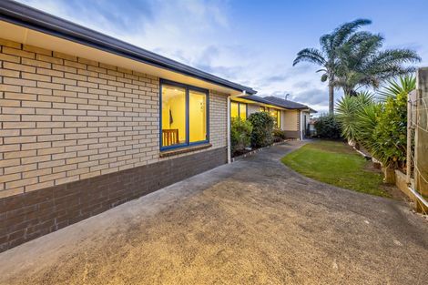 Photo of property in 43 Mt Lebanon Crescent, The Gardens, Auckland, 2105