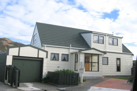 Photo of property in 6 Teme Way, Island Bay, Wellington, 6023