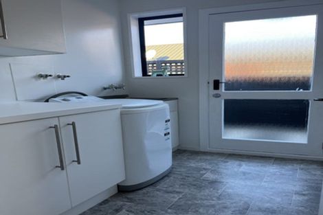 Photo of property in 2/162 Main Road, Redcliffs, Christchurch, 8081