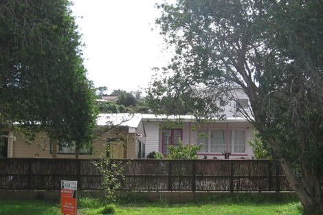 Photo of property in 16 Woodside Road, Massey, Auckland, 0614