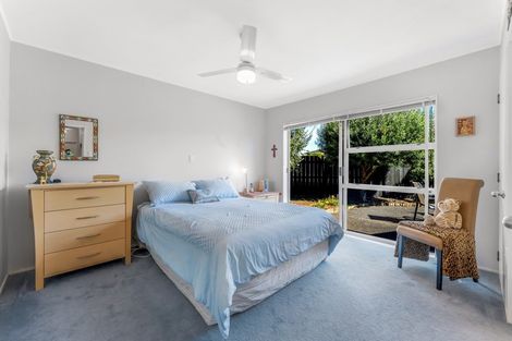 Photo of property in 1/8 Solana Court, Botany Downs, Auckland, 2010