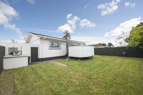 Photo of property in 2/89 Bruce Mclaren Road, Henderson, Auckland, 0612