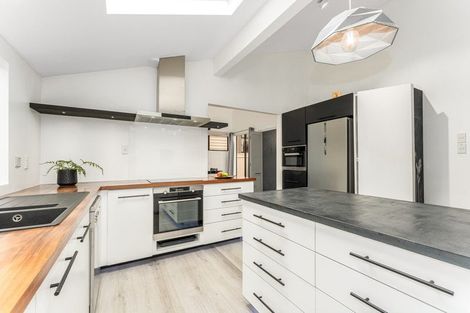 Photo of property in 28 Peterhouse Street, Tawa, Wellington, 5028