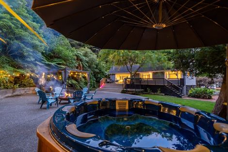 Photo of property in 49 Blue Mountains Road, Pinehaven, Upper Hutt, 5019